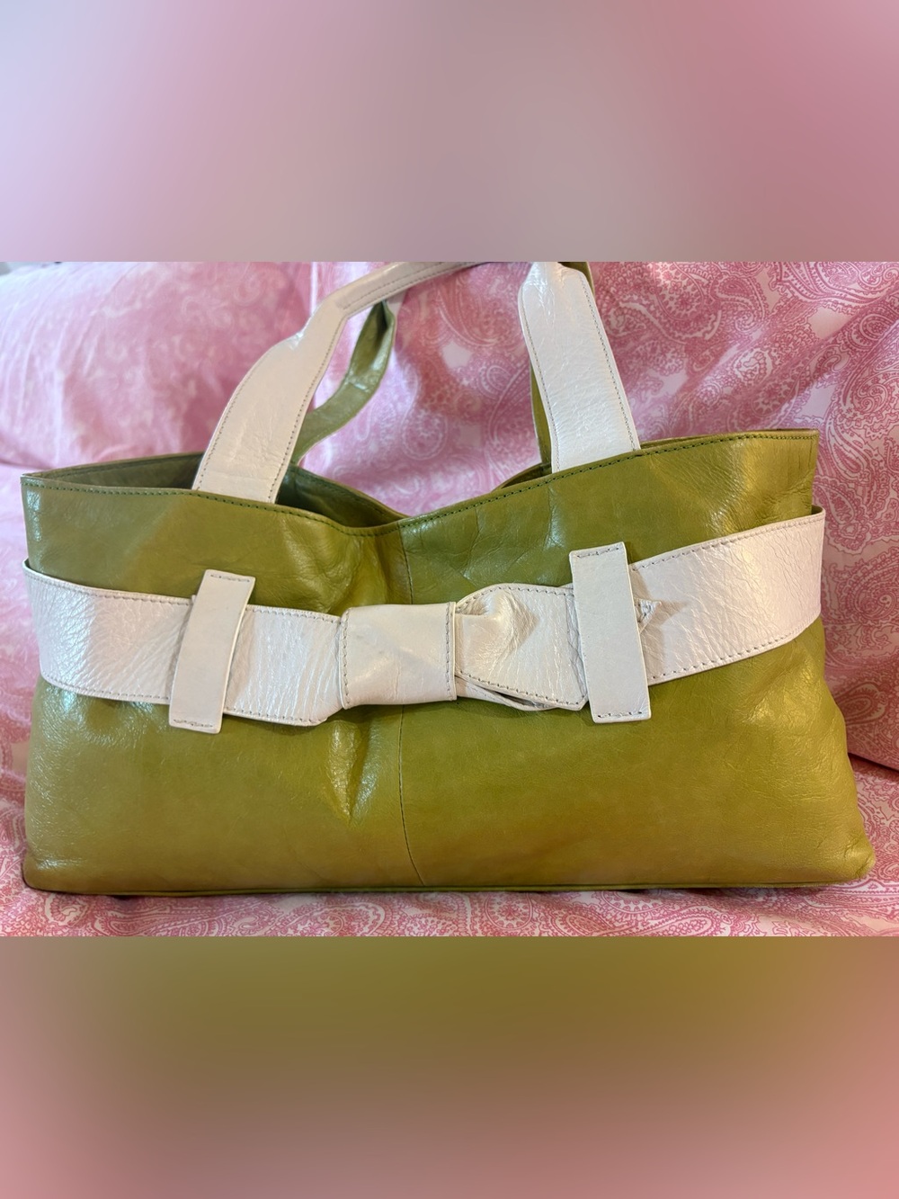 Vintage robertagandolfi 
Green Leather Tote with White Bow Accent